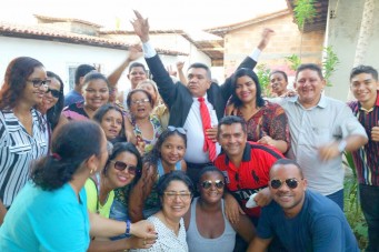 Justi&ccedil;a manda dar posse ao vice