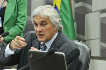 Ministro do Supremo determina soltura do senador Delcídio do Amaral