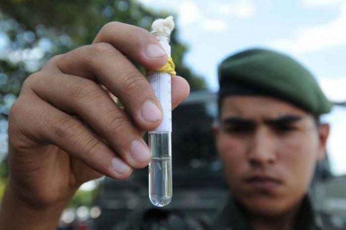 militares cotra a dengue