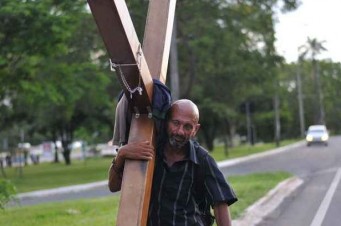 Andarilho chegou à capital na noite deste domingo (13/3). Em 1993, ele foi acusado de ter matado uma jovem de 21 anos no interior de São Paulo a marretadas. A ação teria acontecido em frente a uma criança de 4 anos