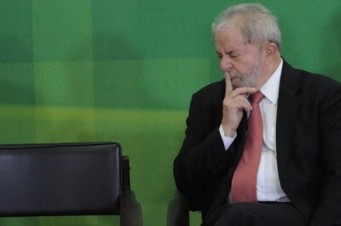 O ministro do STF ainda determinou que as investigações da Lava-Jato contra ao petista continuem com o juiz Sérgio Moro, da 13ª Vara Federal de Curitiba. Lula