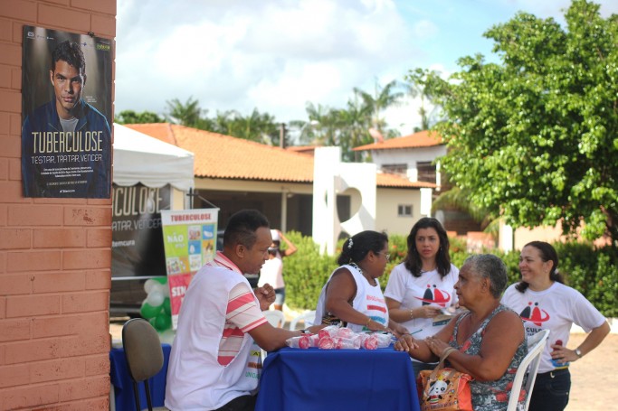 Nesta quarta-feira, t&eacute;cnicos da SES e Semus orientaram a popula&ccedil;&atilde;o sobre sinais e sintomas da tuberculose na Unidade Mista do bairro Bequim&atilde;o, em S&atilde;o Lu&iacute;s