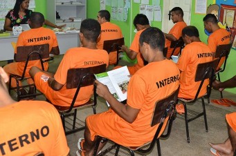 Conv&ecirc;nios garantem abertura de oficinas de trabalho a detentos