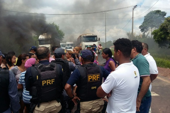 Manifestação no Km 22 da BR-135