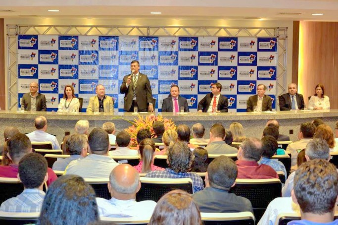 Fl&aacute;vio Dino ressaltou para as autoridades a import&acirc;ncia da For&ccedil;a Estadual de Sa&uacute;de durante  solenidade