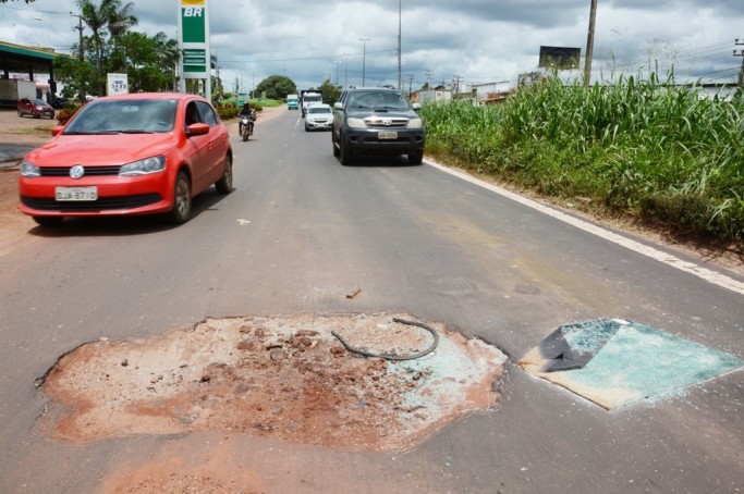 Buracos na BR-135