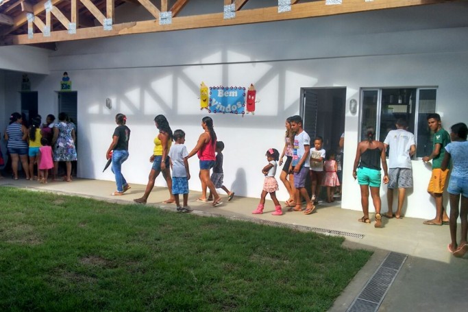 Iniciadas atividades de escola constru&iacute;da para projeto de reassentamento 