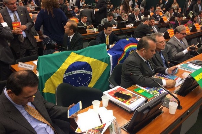 Comssão especial analisa impeachment
