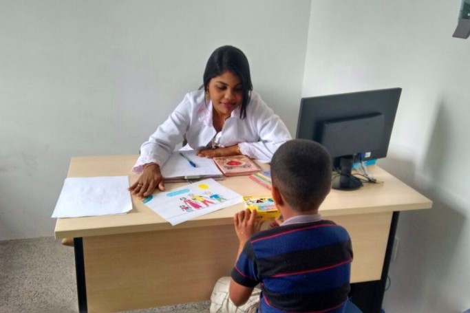 Equipe multidisciplinar possibilita consultas e tratamentos em diversas &aacute;reas como assist&ecirc;ncia social, fisioterapia e psicologia