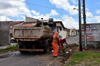 Prefeitura intensifica combate ao mosquito Aedes aegypti com coleta de bagulhos volumosos