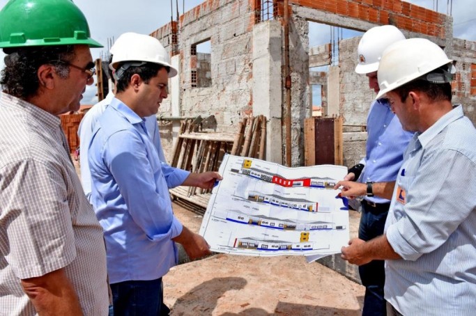 Prefeito Edivaldo vistoria obras de creche no Residencial Morada do Sol