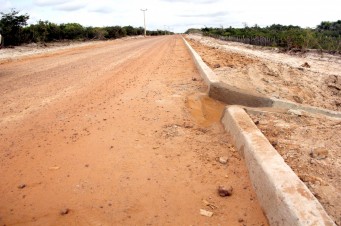 A extensão da rodovia MA-315, via de ligação entre Paulino Neves e Barreirinhas 