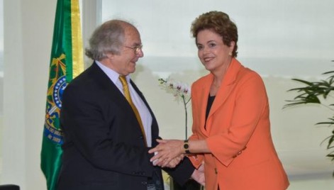 {'nm_midia_inter_thumb1':'http://www.oimparcial.com.br/_midias/jpg/2016/04/28/117x83/1_1015884_capa_28042016_dsc9662-269951.jpg', 'id_midia_tipo':'2', 'id_tetag_galer':'', 'id_midia':'57224d69c8bb1', 'cd_midia':269955, 'ds_midia_link': 'http://www.oimparcial.com.br/_midias/jpg/2016/04/28/471x269/1_1015884_capa_28042016_dsc9662-269951.jpg', 'ds_midia': ' A presidenta Dilma Rousseff recebeu, no Pal&aacute;cio do Planalto, a solidariedade do Nobel da Paz Adolfo P&eacute;rez Esquivel 
', 'ds_midia_credi': 'Jos&eacute; Cruz/Ag&ecirc;ncia Brasil', 'ds_midia_titlo': ' A presidenta Dilma Rousseff recebeu, no Pal&aacute;cio do Planalto, a solidariedade do Nobel da Paz Adolfo P&eacute;rez Esquivel 
', 'cd_tetag': '1', 'cd_midia_w': '471', 'cd_midia_h': '268', 'align': 'Left'}