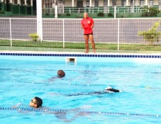 Policiais realizam trabalho social 