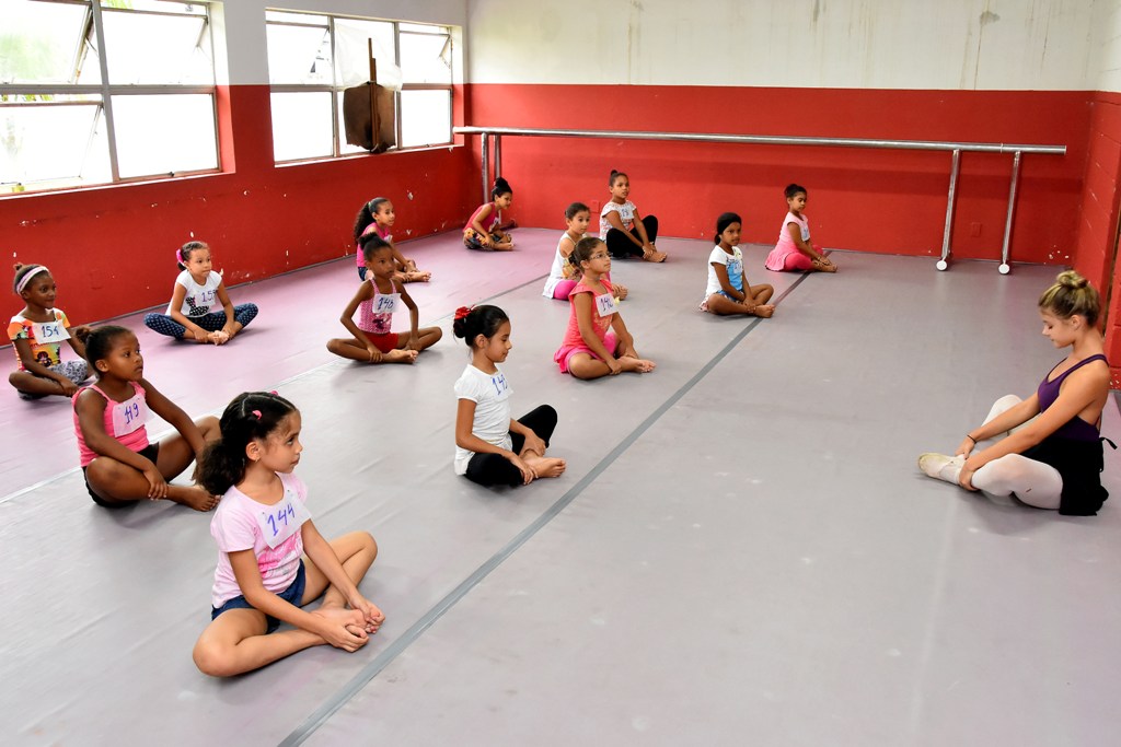Projeto Dançando e Educando