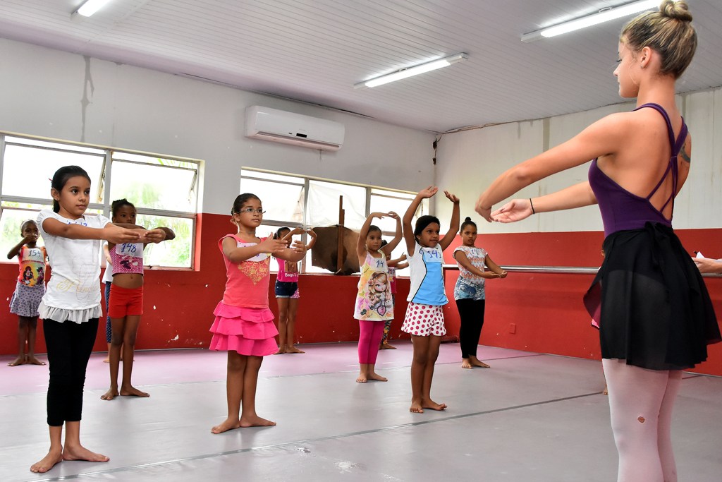 Projeto Dançando e Educando