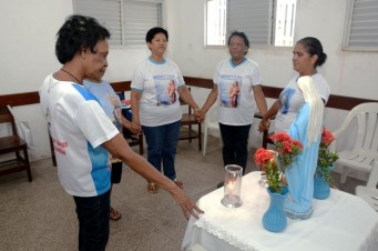 Maio, m&ecirc;s das m&atilde;es, m&ecirc;s de Maria