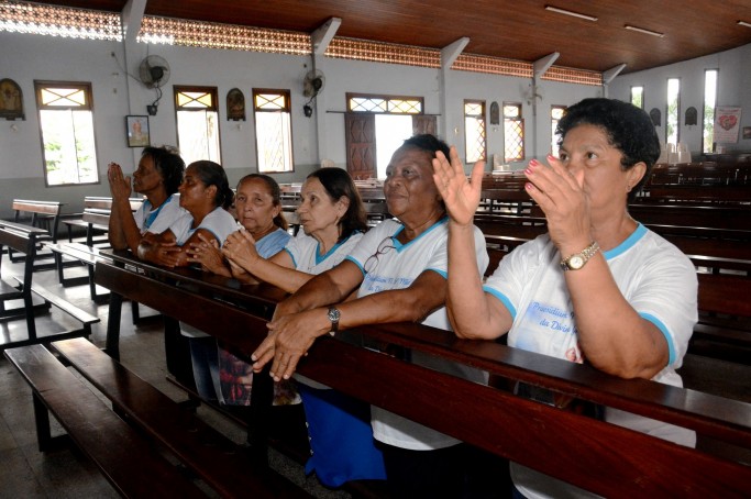 Maio, m&ecirc;s das m&atilde;es, m&ecirc;s de Maria
