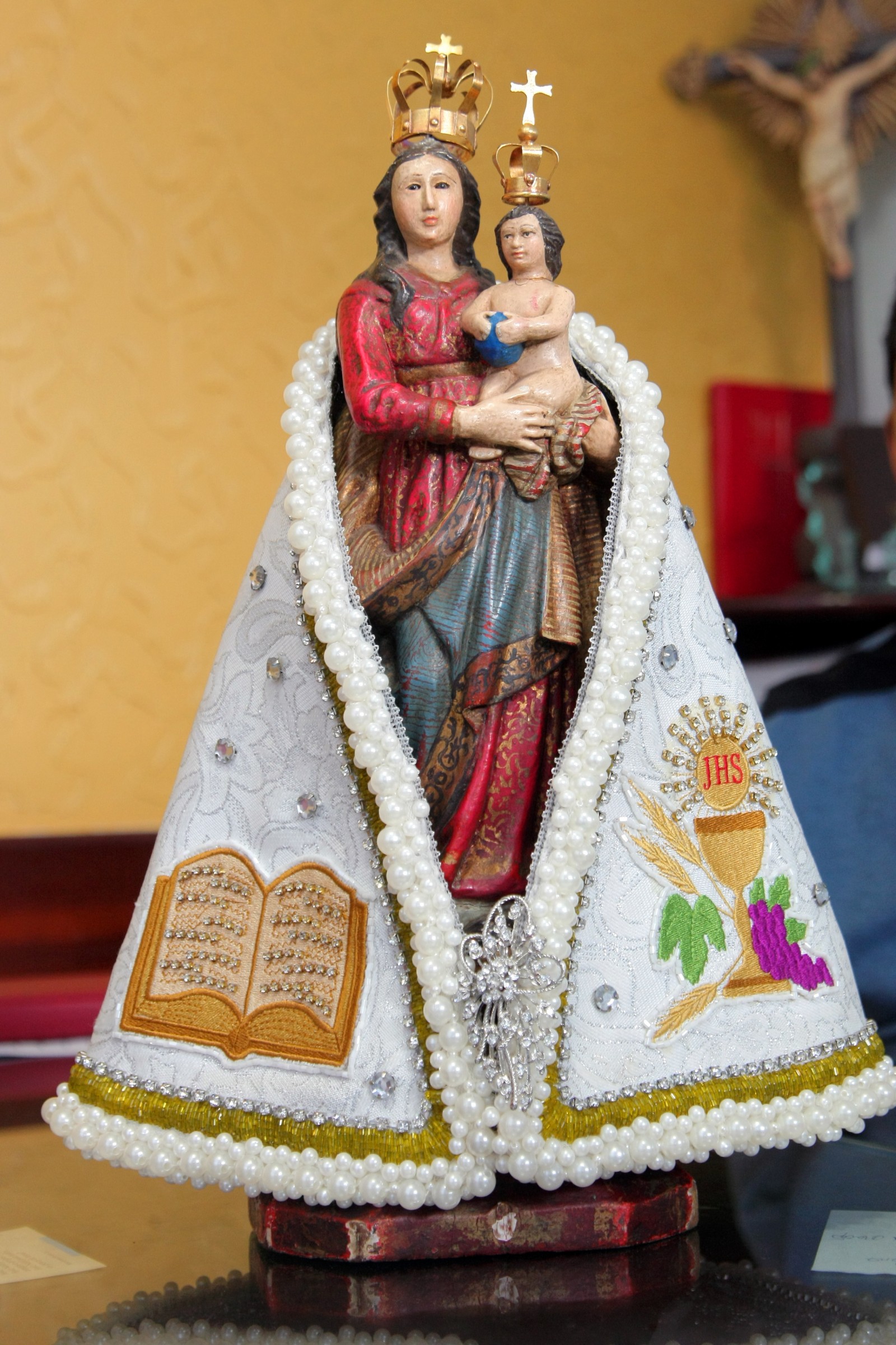 Maio, m&ecirc;s das m&atilde;es, m&ecirc;s de Maria