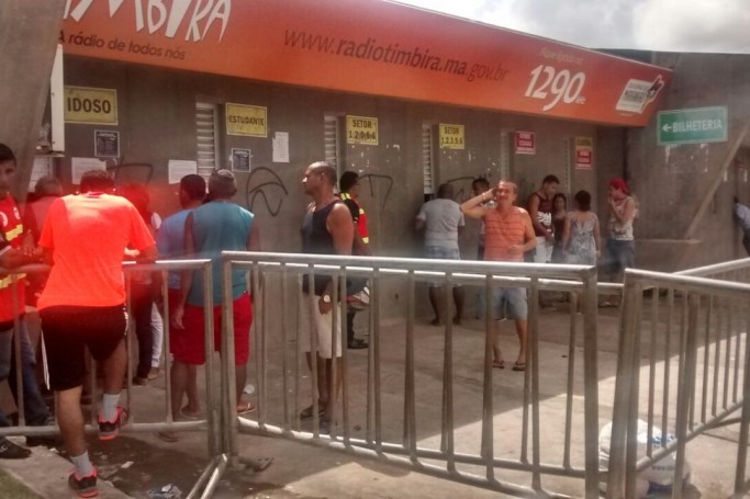 Torcedores ainda compram ingressos nas últimas horas