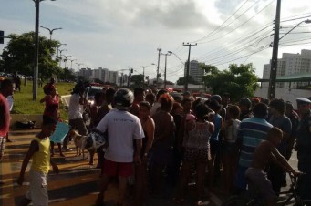 Protesto interdita a Avenida Carlos Cunha, no Jaracati em São Luís