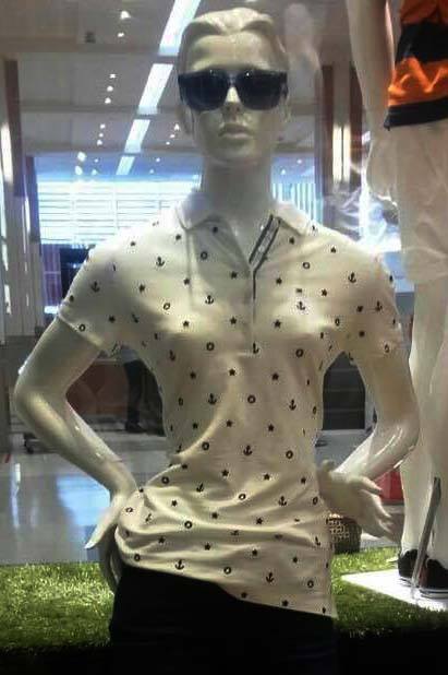 Camisa polo e oculos Tommy