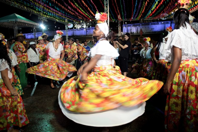 Festividades na praça Maria Aragão