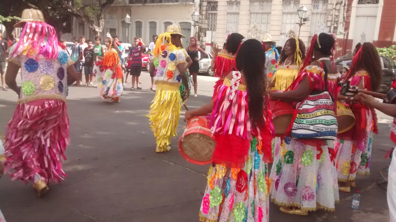 Grupos animam a Praça Dom Pedro II para chegada da Tocha Olímpica