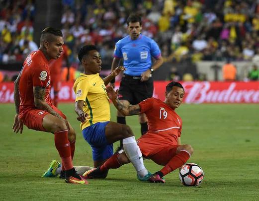 Brasil perde para o Peru e está fora da Copa América