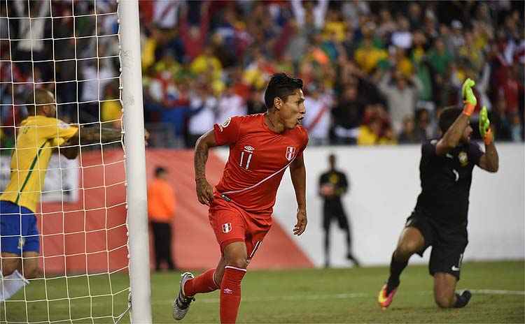 Brasil perde para o Peru e está fora da Copa América