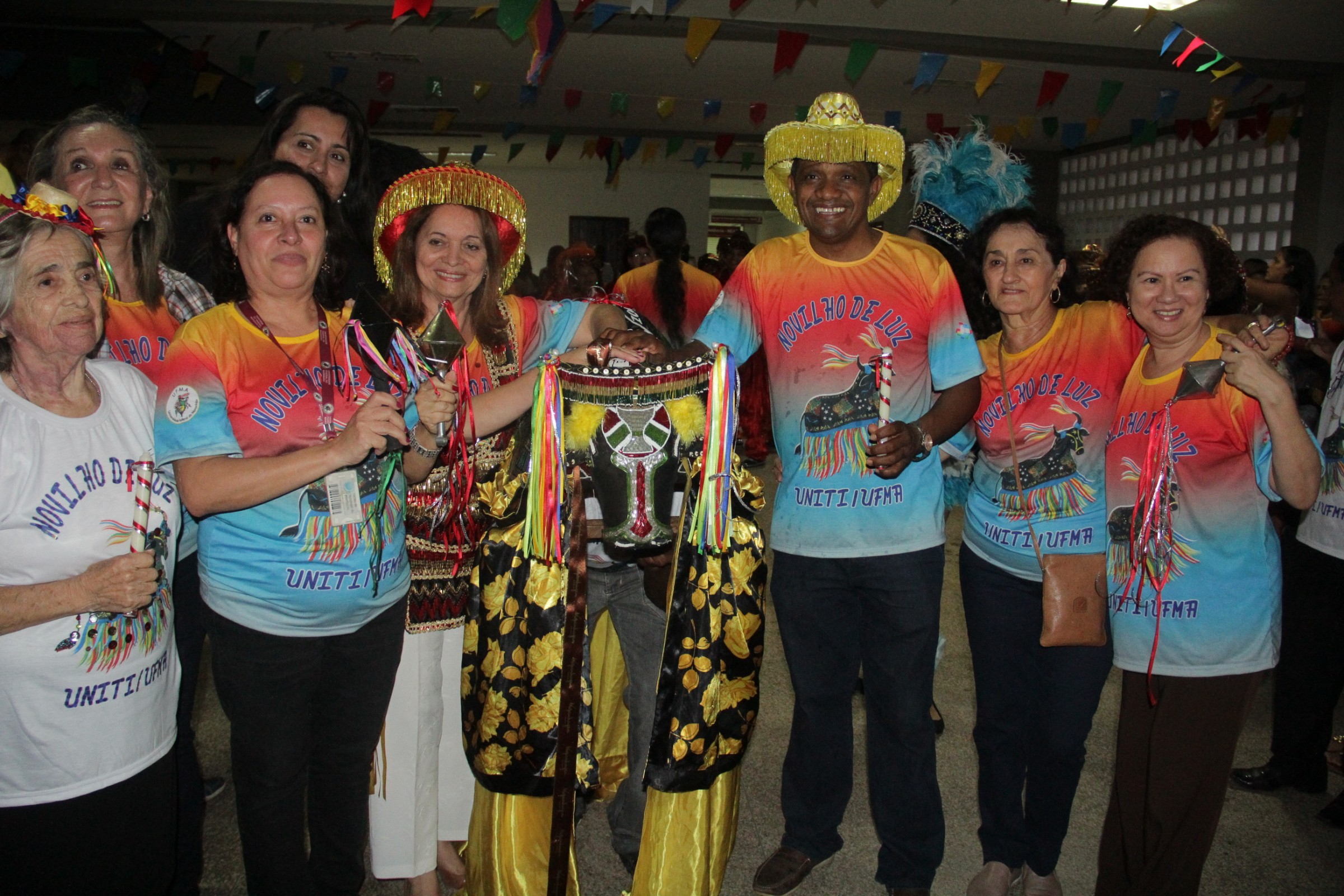 Reitora Nair Portela batiza o Boi Novilho de Luz, da UNITI