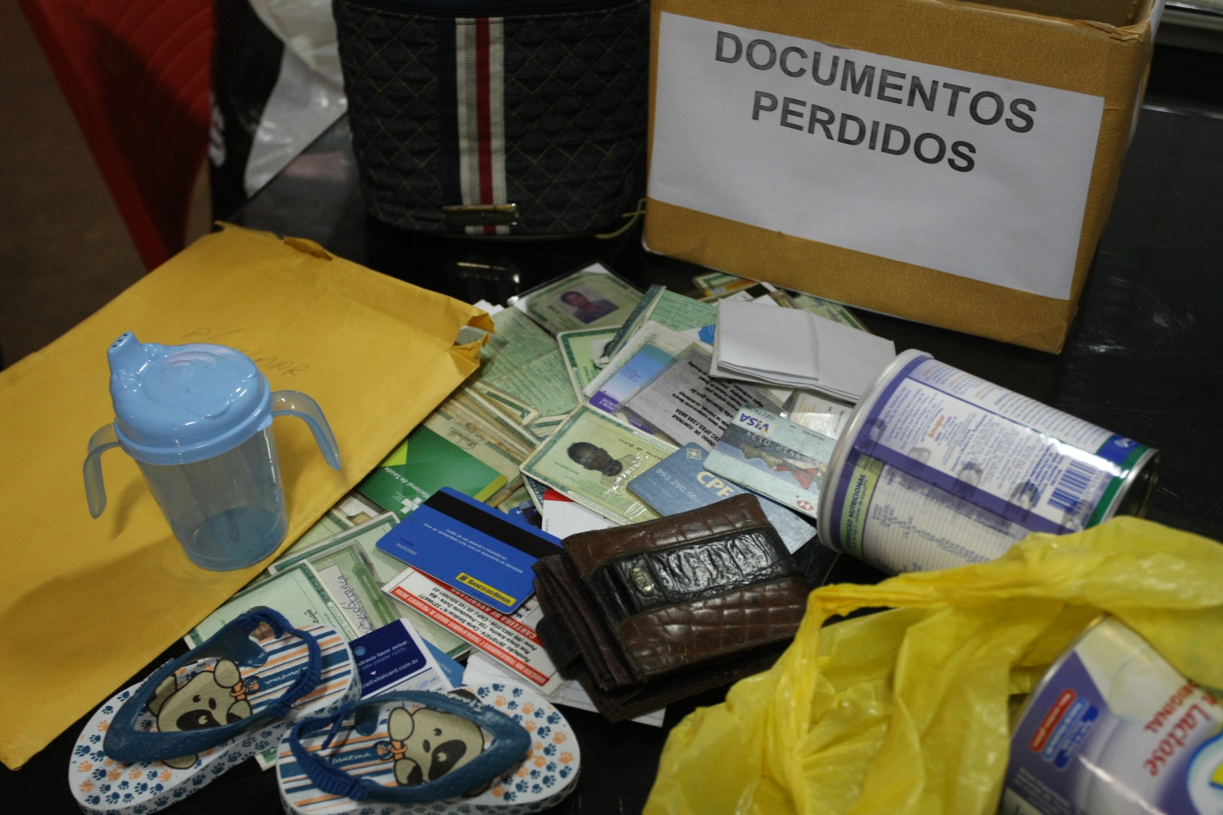 Objetos dos menores aos maiores são esquecidos em locais de grande circulação em São Luís