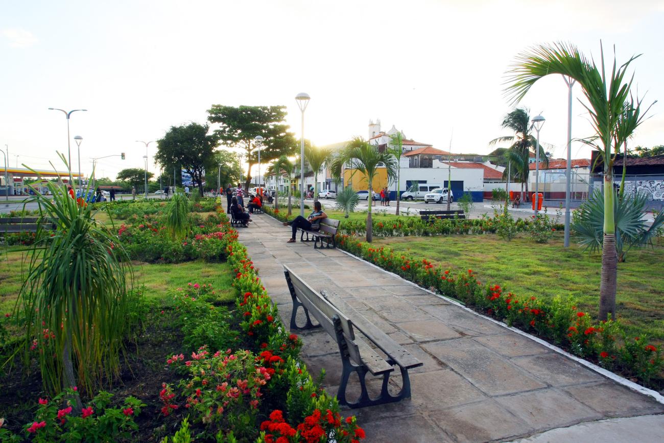 Entregue segunda etapa da reforma da praça do Pescador, no Portinho