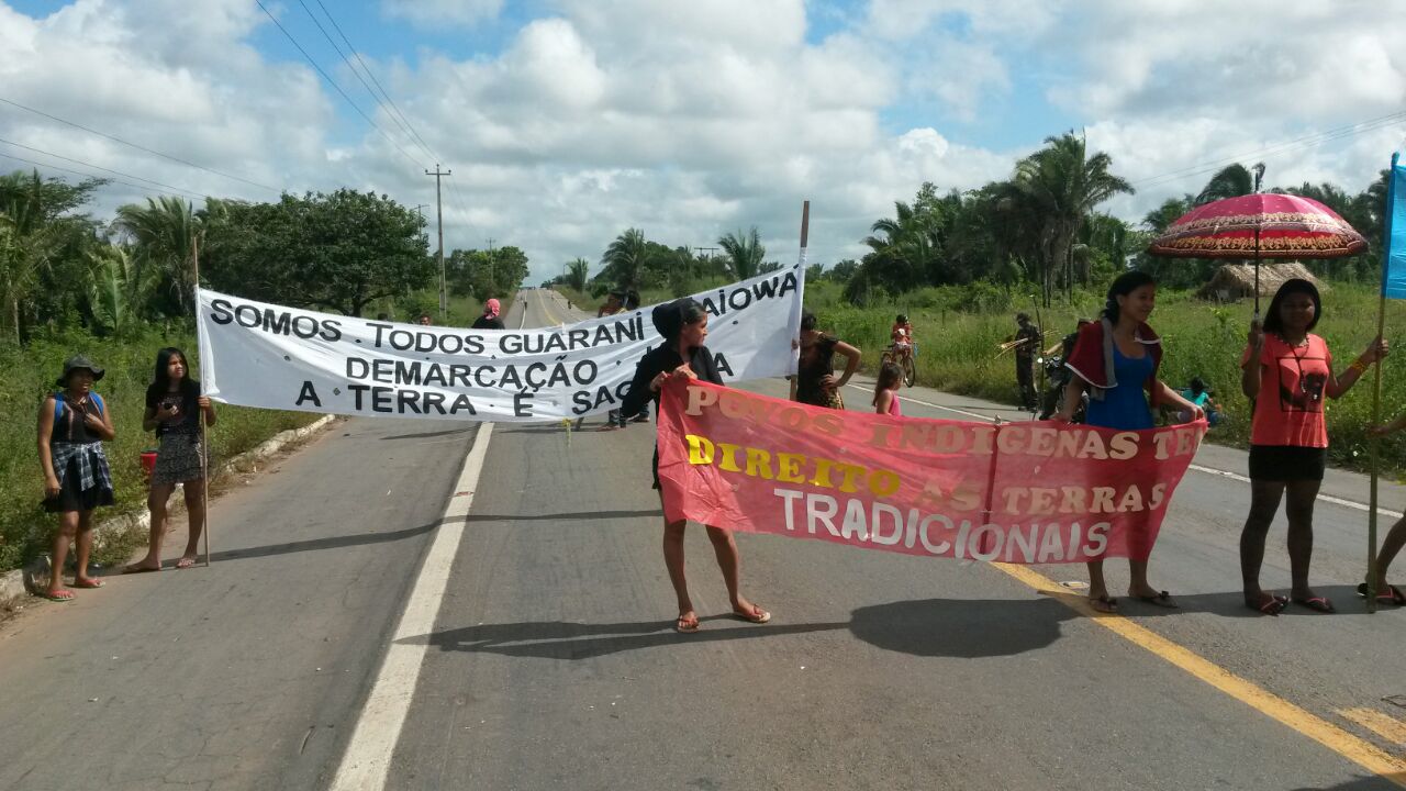 Indígenas interditam BR-316 em Pindaré Mirim