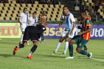 Sampaio Corr&ecirc;a e Paysandu, no Castel&atilde;o