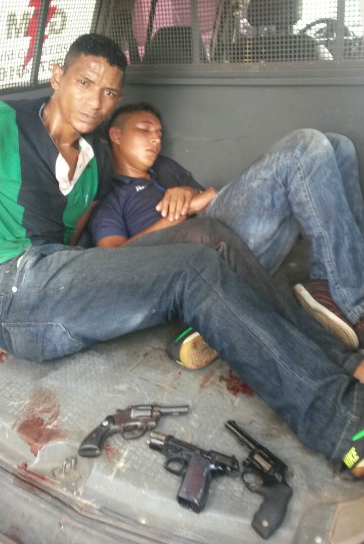 Criminosos detidos pela polícia após tentativa de assalto