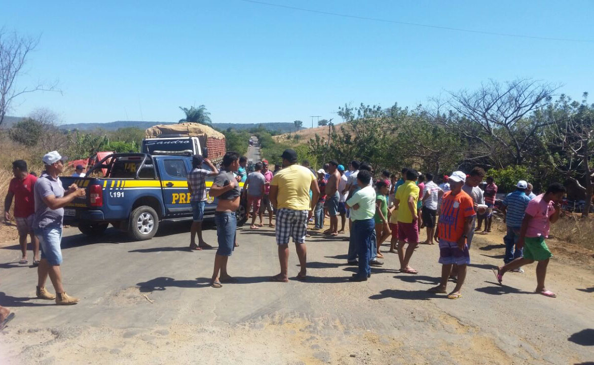 Manifestação BR-135 próximo a Paraibano