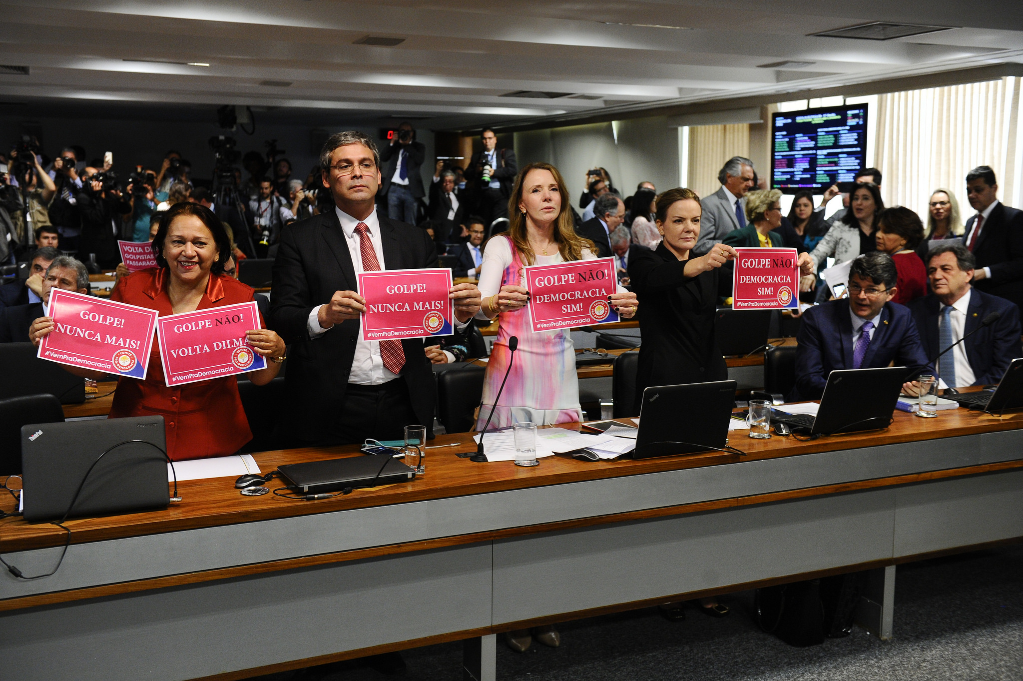 Comissão de Impeachment no Senado 