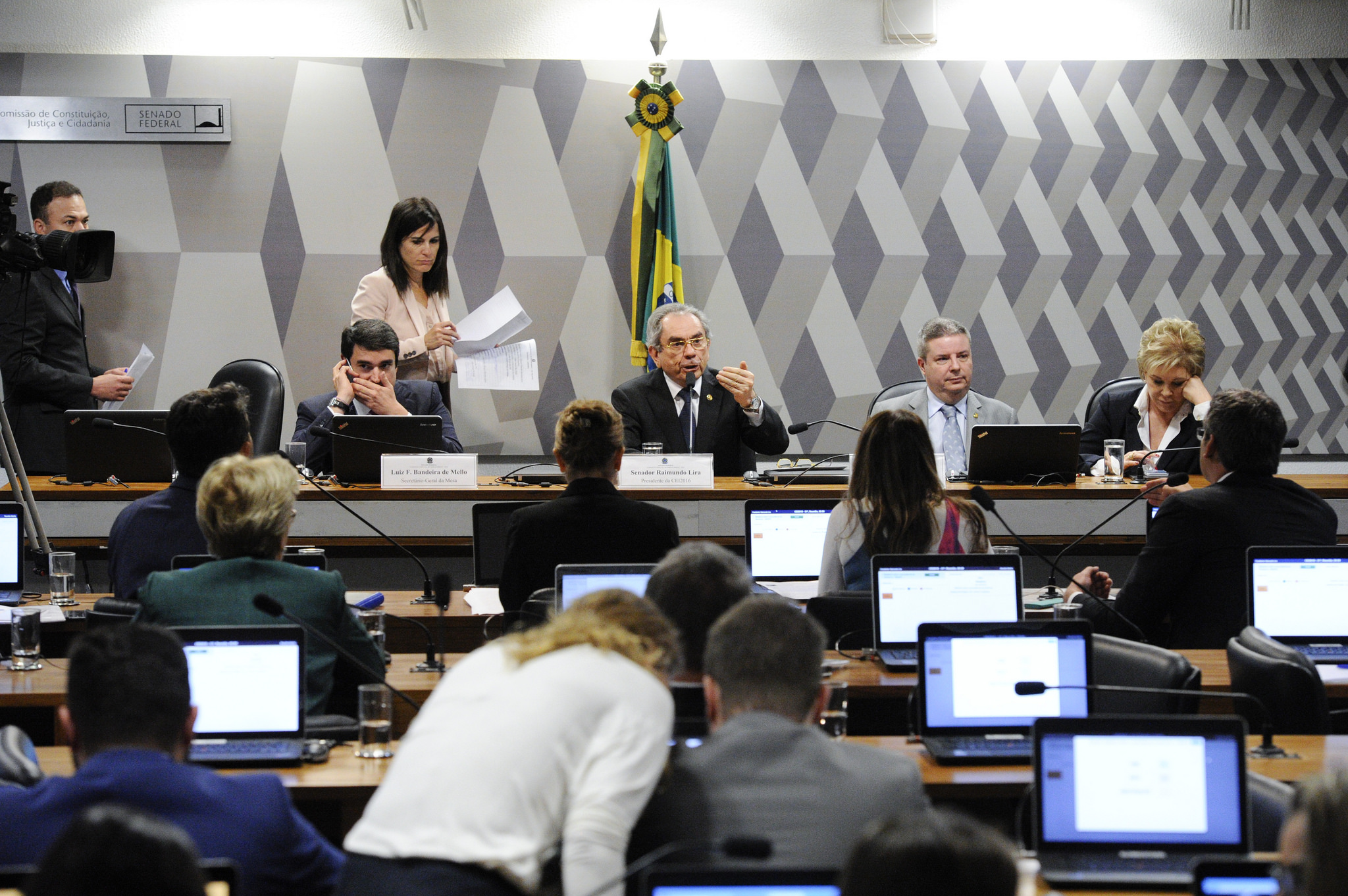 Comissão de Impeachment no Senado 