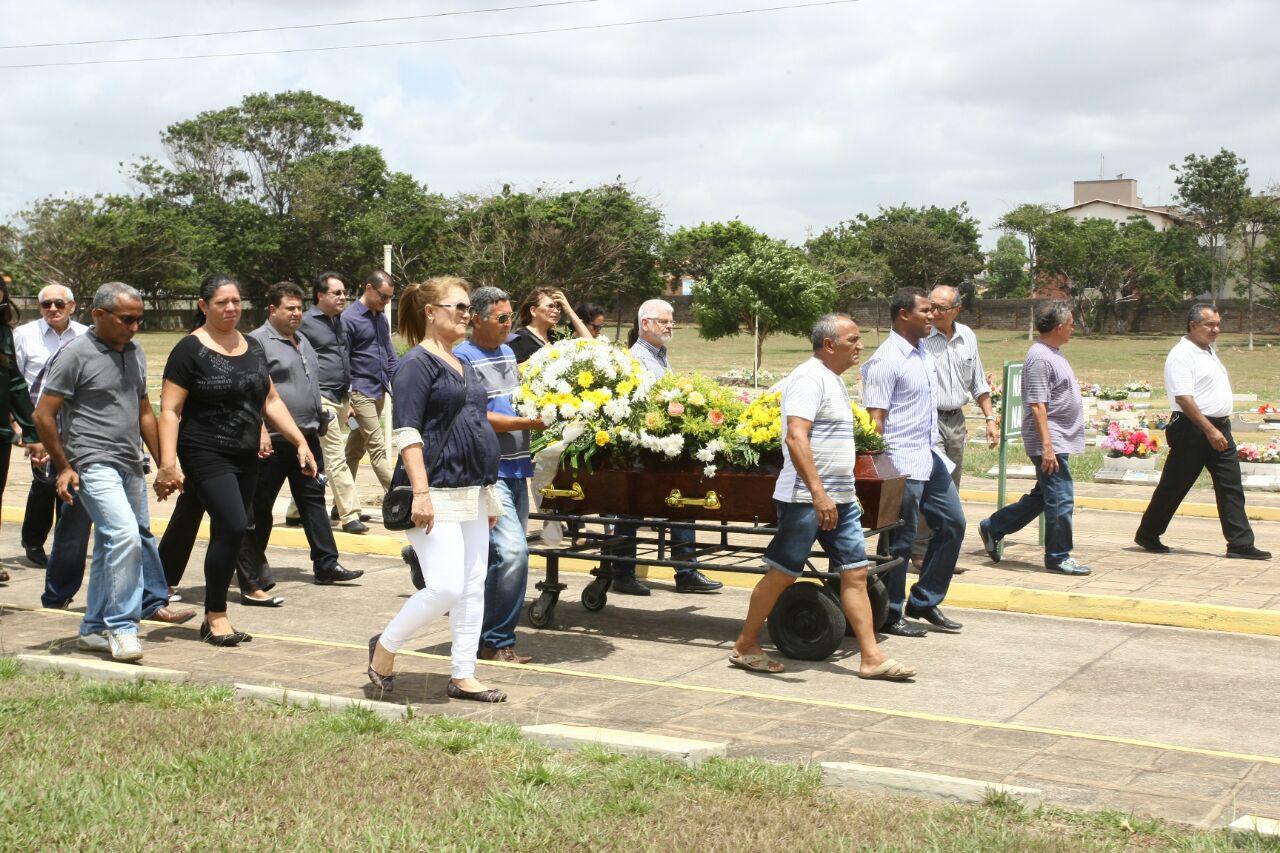 O corpo de Jomar Moraes foi enterrado no cemitério Jardim da Paz (Honório Moreira/O Imparcial)
