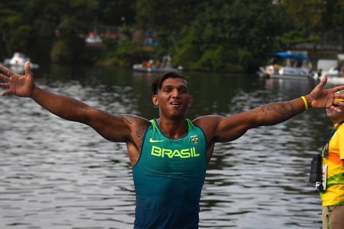 Isaquias Queiroz conquista a primeira medalha olímpica do Brasil na canoagem. Prata!