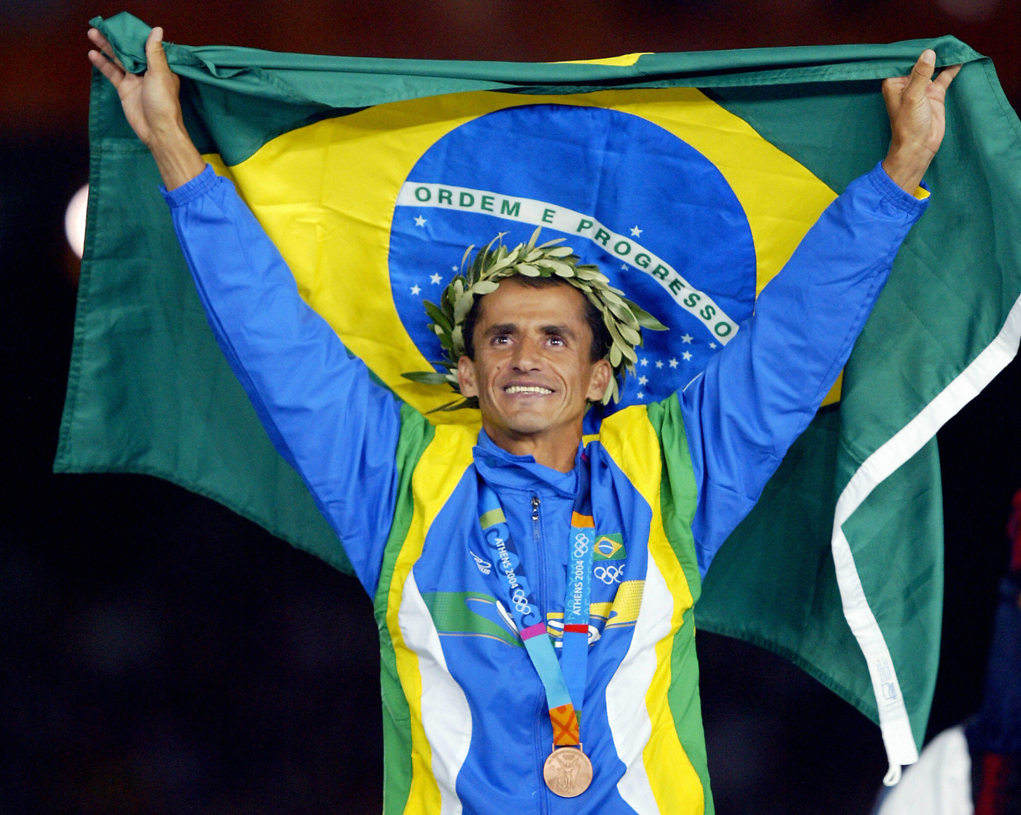 Além do bronze, Vanderlei ganhou a medalha Pierre de Coubertin pelo espírito olímpico 