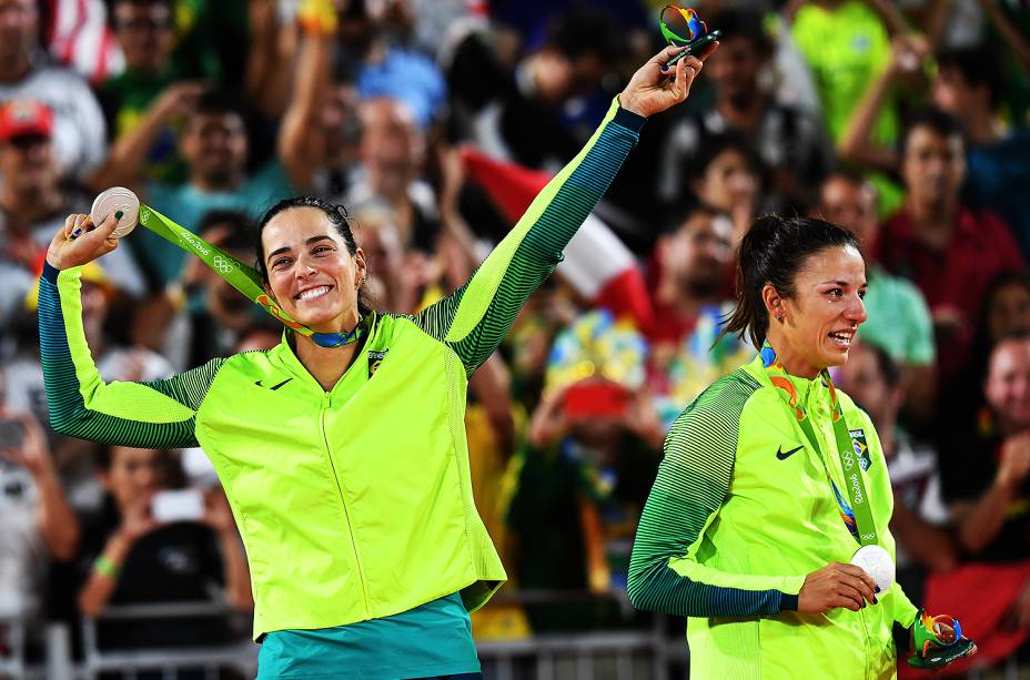 Ágatha e Bárbara ficam com a medalha de prata após perderem para a Alemanha na final do vôlei de praia (Ivan Pacheco/VEJA.com)
