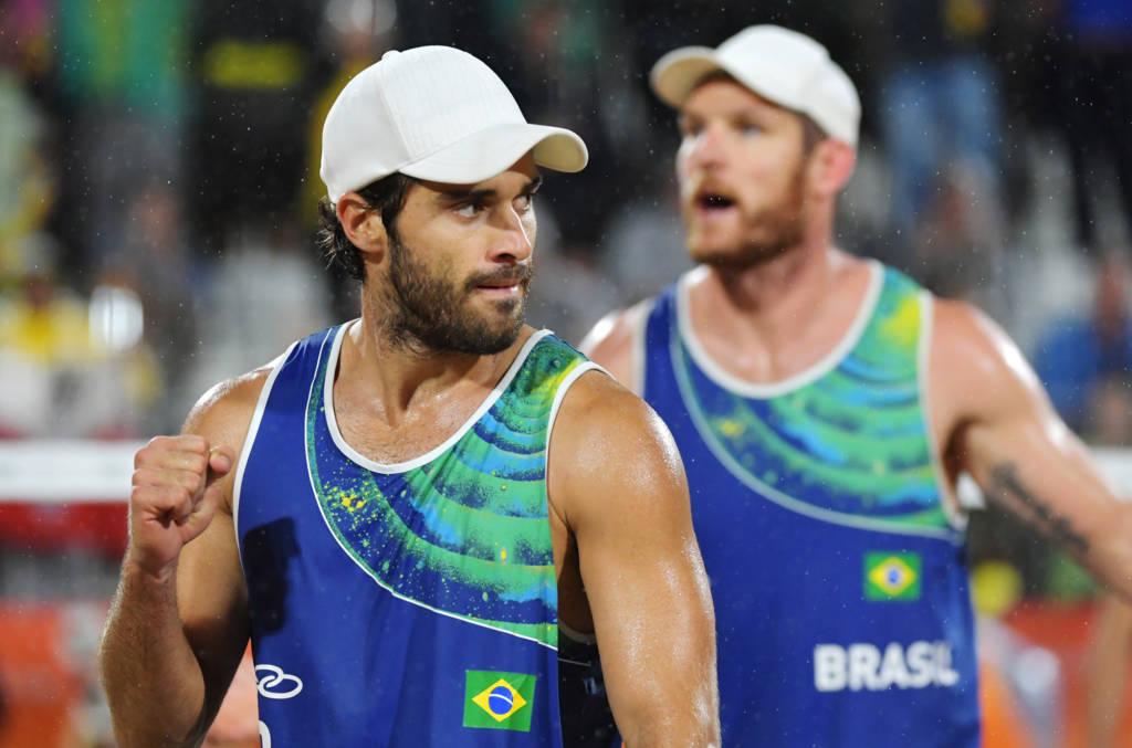 Alison e Bruno Schmidt (Yasuyoshi Chiba/AFP)