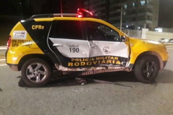 Acidente entre BMW e viatura da Companhia de Pol&iacute;cia Militar Rodovi&aacute;ria Independente