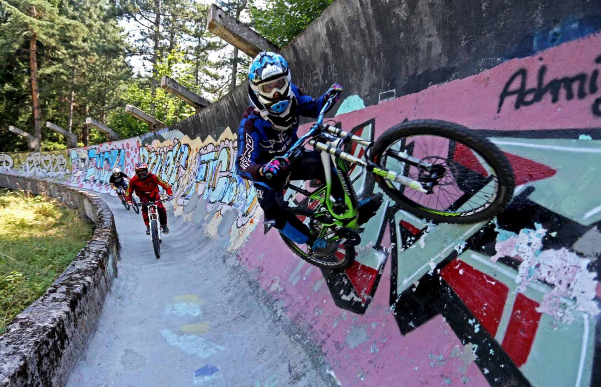 Pista de corridas de trenó agora é usada como pista para provas de BMX