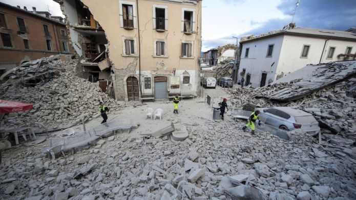 Cenário de destruição em Amatrice, uma das cidades mais afetadas pelo abalo sísmico (AP)