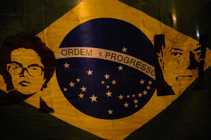 Rio de Janeiro - Manifestantes protestam no Rio contra posse do presidente Michel Temer e afastamento definitivo de Dilma Rousseff do cargo na presidência da República ( Fernando Frazão/Agência Brasil)