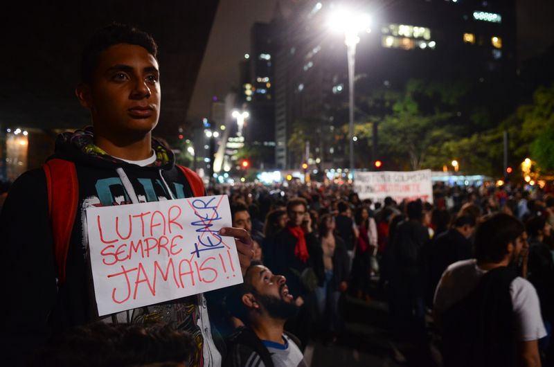 São Paulo - manifestação contra impeachment na Avenida Paulista (Rovena Rovena Rosa/Agência Brasil)