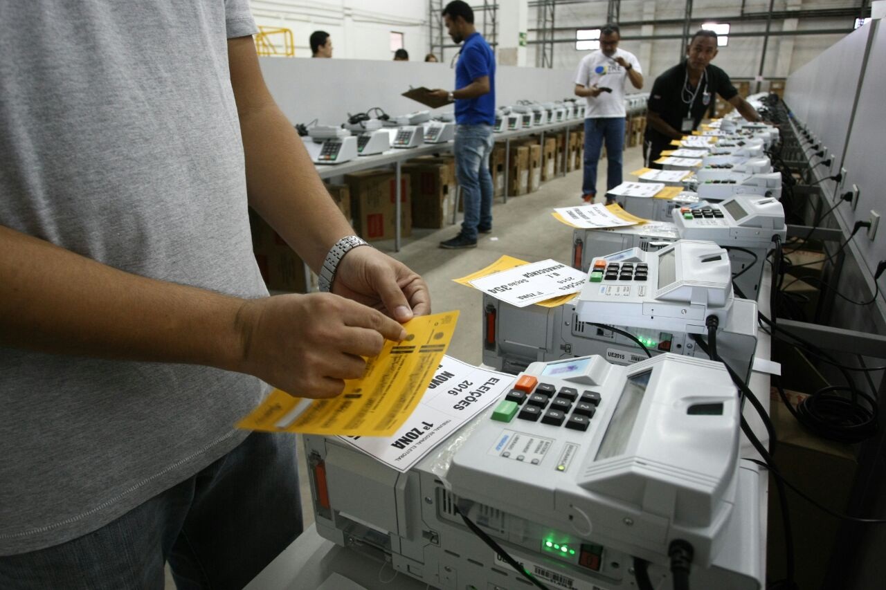 TRE-MA começa o processo de lacre das urnas eletrônicas (Honório Moreira/O Imparcial)